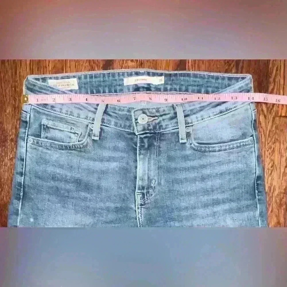 LEVIS Premium 711 Mid Rise Skinny Jean with Raw Hem in Light Wash - Picture 4 of 13